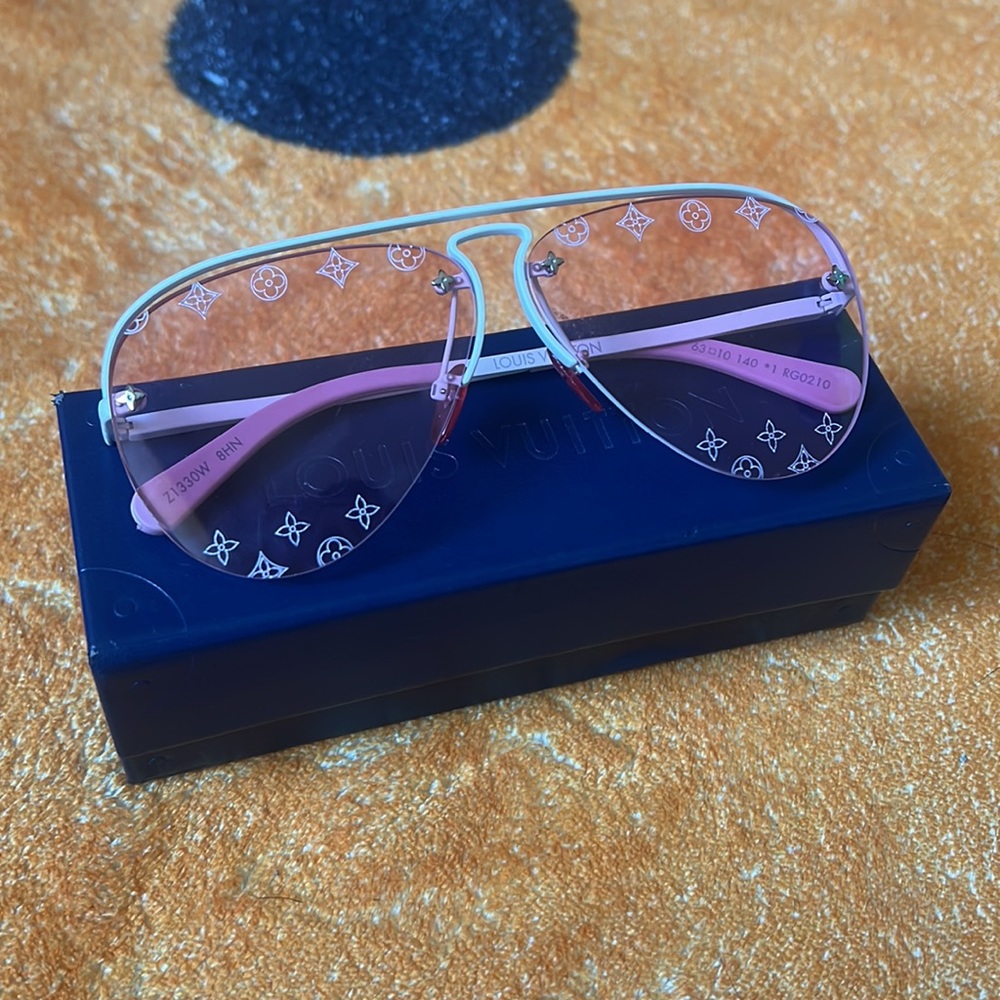 Louis Vuitton Sunglasses - Picture 1 of 6
